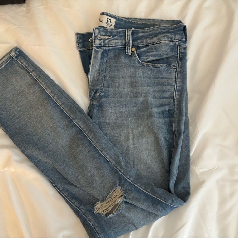 Abercrombie & Fitch Distressed Jean Legging